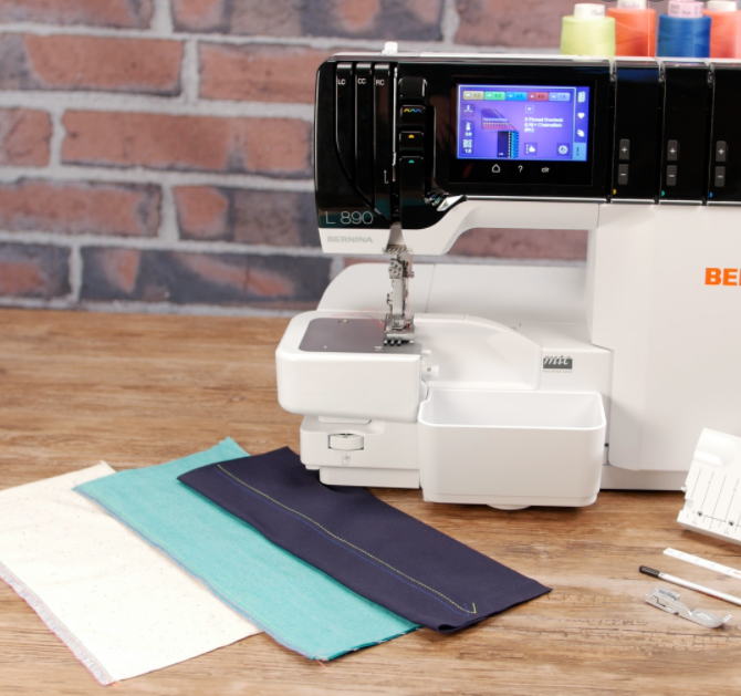 Bernina L 890